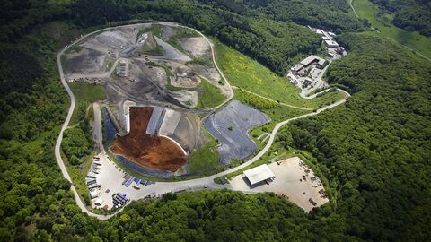 Deponie Aßlar mit Deponiekörper und weiteren Anlagen