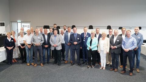 Bürgermeister des RP-Bezirks erhalten im Rahmen der Infoveranstaltung einen Einblick in die Arbeit des RP