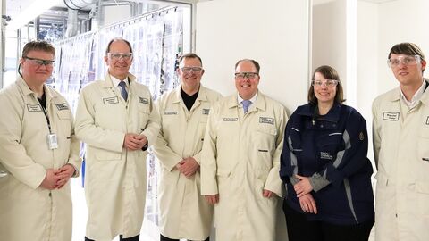 Kai Ronzheimer, Regierungspräsident Dr. Christoph Ullrich, Dr. Arnd Greiling, Dr. Jörg Koch, Dr. Susanne Herritsch und Christian Piterek.