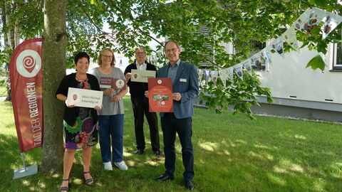 Regierungspräsident Dr. Christoph Ullrich, Dezernatsleiter Dr. Jürgen Becker, RP-Mitarbeiterin Inge Bangel und Abteilungsleiterin Sonja Heckrodt (von rechts) freuen sich bereits auf die vielfältigen Aktionen zum Tag der Regionen. Die Broschüre mit allen Infos kann auf der RP-Internetseite heruntergeladen werden.