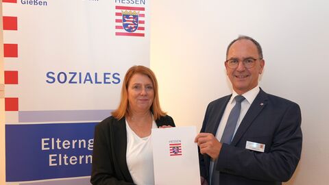Neue Leiterin der Abteilung Soziales  Regierungspräsident Dr. Christoph Ullrich begrüßte Andrea Kaup als neue Leiterin der Abteilung Soziales.