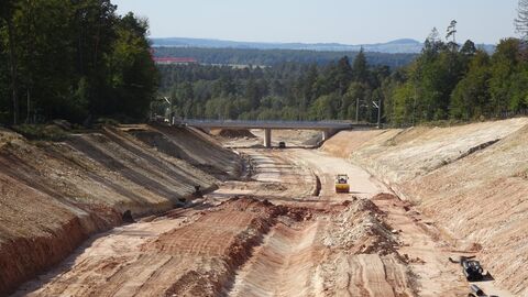 Blick auf die Baustelle der A49. 
