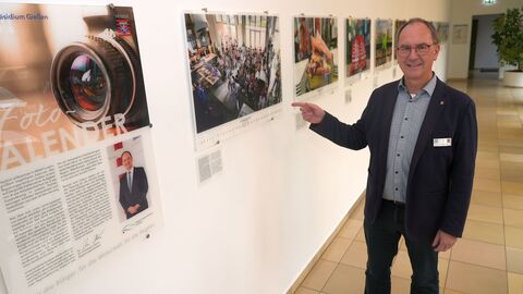 Kalender Dr. Christoph Ullrich zeigt auf Mittelhessens größten begehbaren Kalender