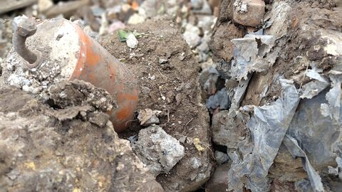 Bauschutt, der auf einem Haufen liegt