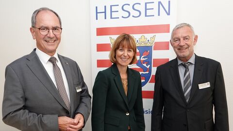 Integrations- und Sozialministerin Heike Hofmann besuchte ebenfalls das Bundestreffen der Erstaufnahmeeinrichtungen für Flüchtlinge und sprach vor den Gästen, auch, um die Chance zu nutzen, sich auszutauschen.