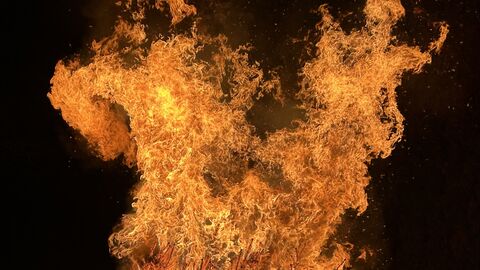 Flammen, die in die Luft schlagen